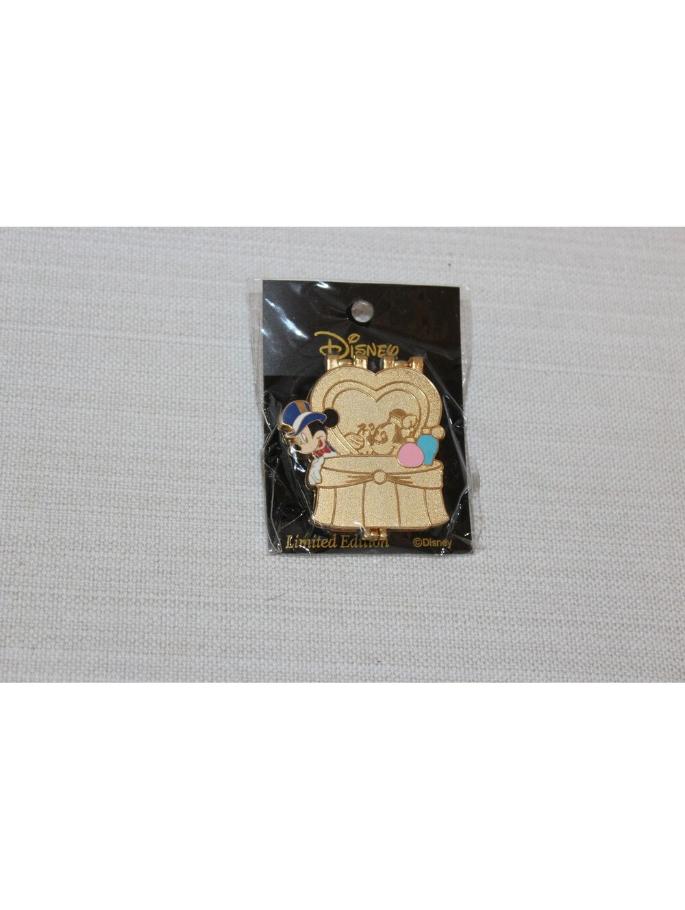 NEW Disney Japan Mickey Minnie Hinged Heart Limited Edition Pin DM-0301
